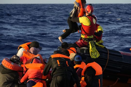 Στην Ελλάδα απαγορεύεται η αλληλεγγύη